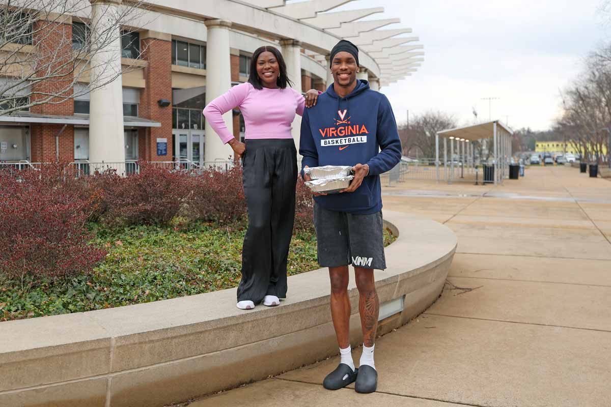 The secret to this Hoo’s basketball success? A Darden School student’s Nigerian cooking