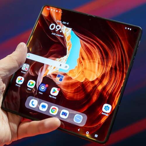 Motorola Brings a Stylus to the Foldable Phone Fight With the Razr Fold