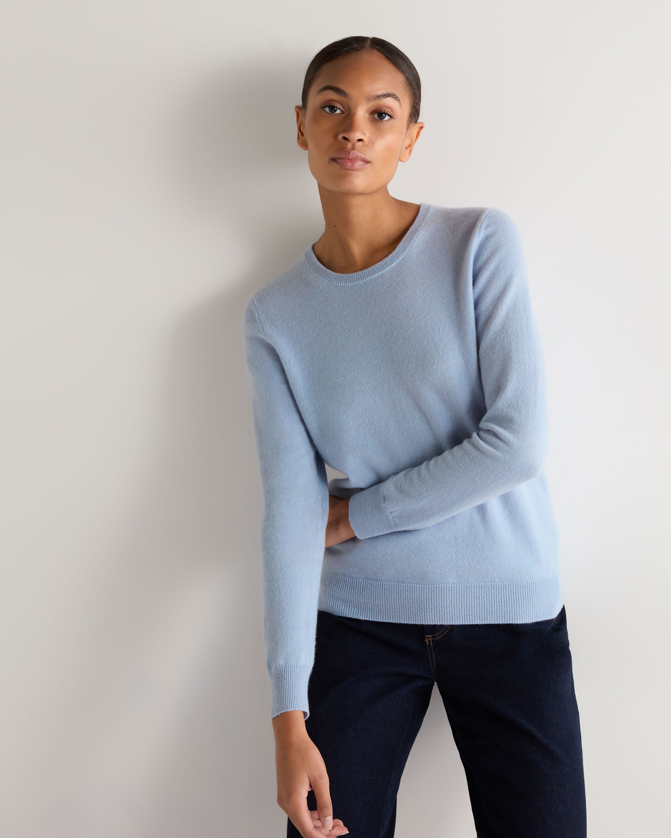 Image of Women's Evie Classic Round Neck Cashmere Sweater Sea Mist Blue