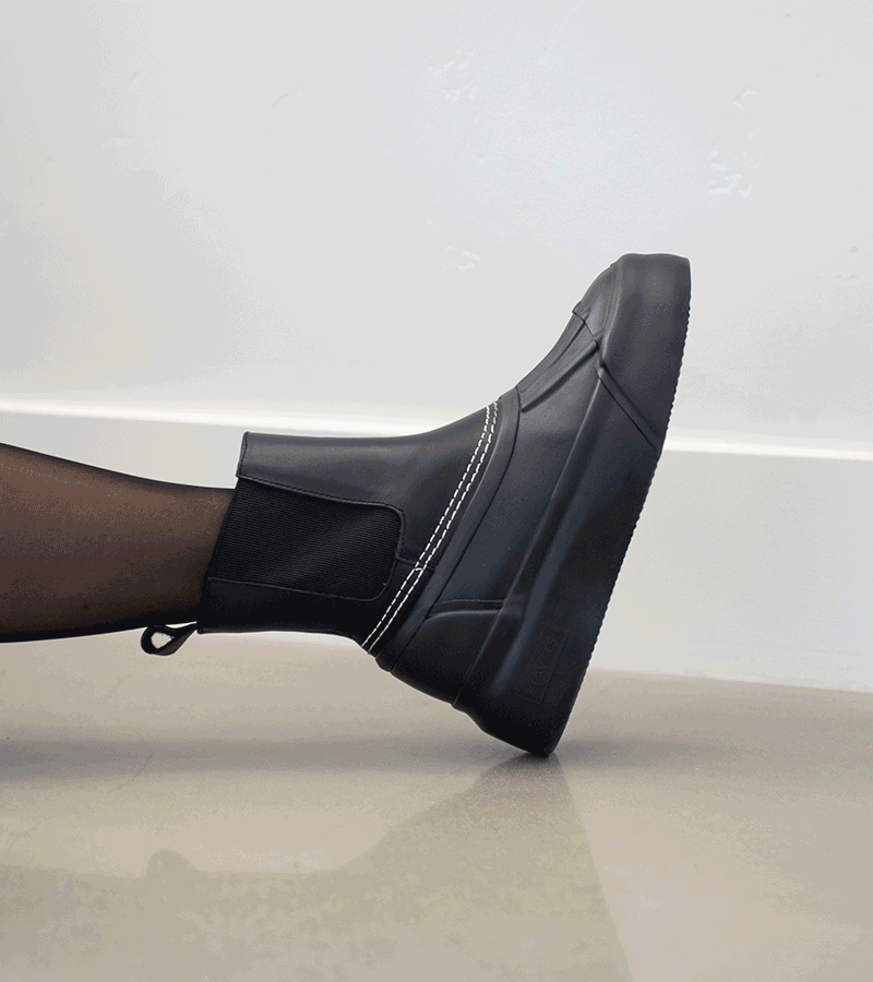 The Womens Chalet Chelsea Boot