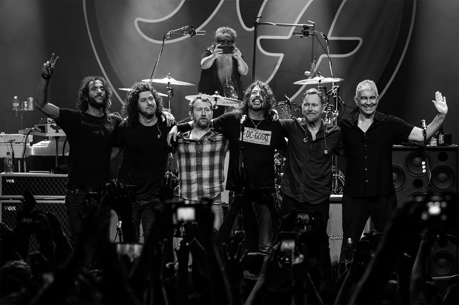 FOO FIGHTERS LIVE