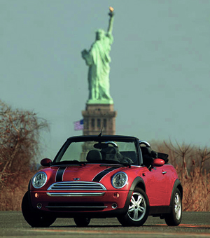 Red MINI in front of the Statue of Liberty
