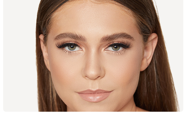 Model image wearing Moxielash