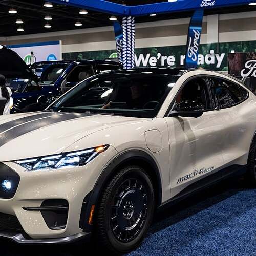 Ford, GM Backtrack on Plans to Use $7,500 EV Tax Credit Loophole on Leases