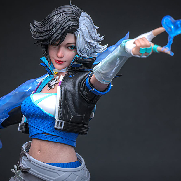 Luna Snow Sixth Scale Figure