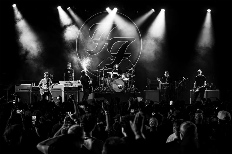 FOO FIGHTERS LIVE