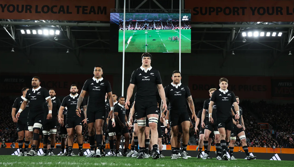 All Blacks lining up for haka