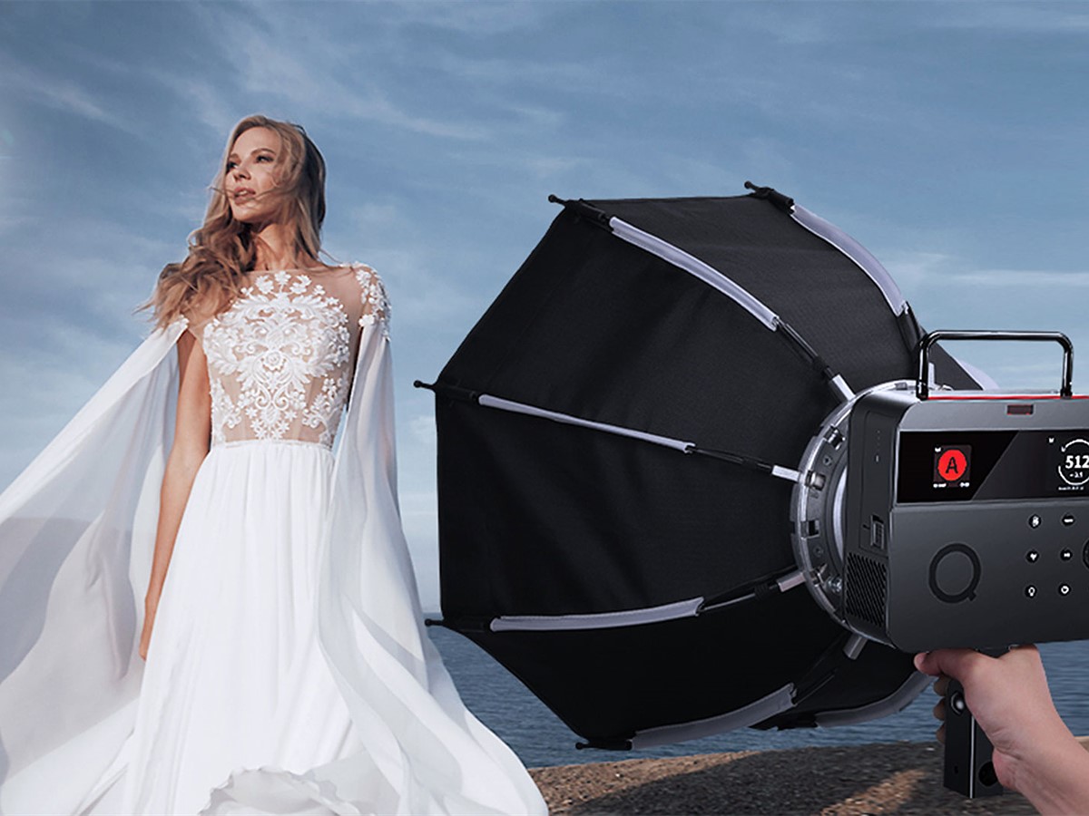The NEEWER Q4PRO 400Ws Outdoor Flash is designed for both location and studio work