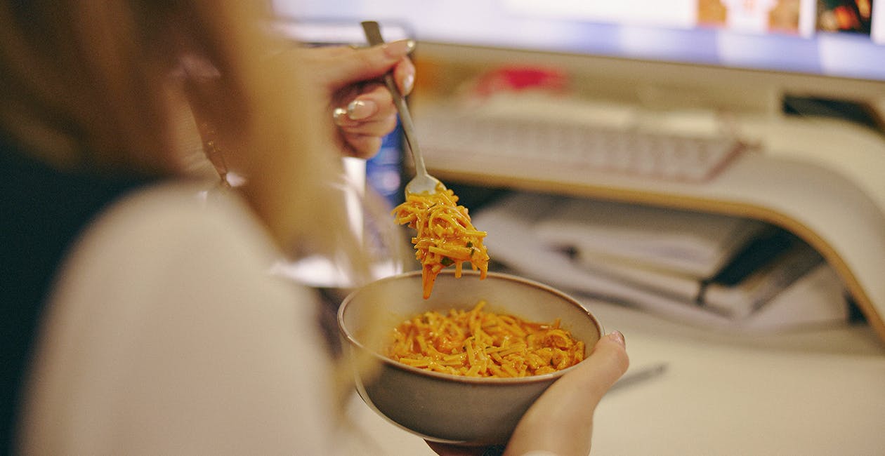 What eating late does to your body