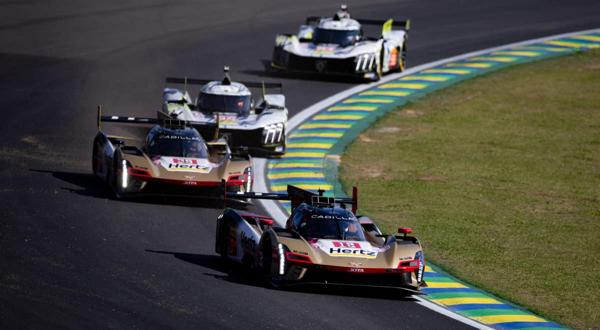 Multiple Formula 1 cars racing along a curved track.