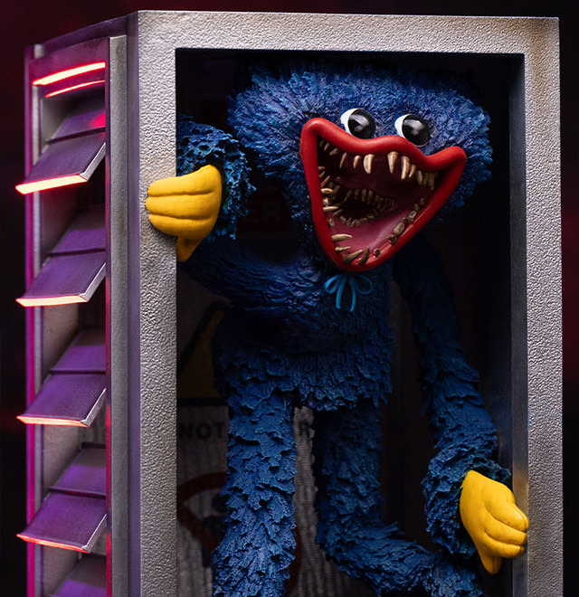 Huggy Wuggy 1:10 Scale Statue