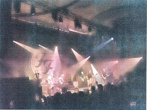 FOO FIGHTERS LIVE