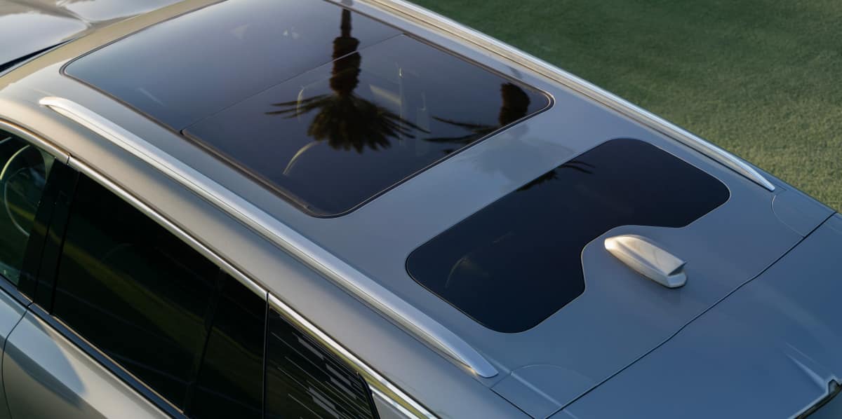 Top view of the 2026 VISTIQ dual pane sunroof and third-row fixed glass