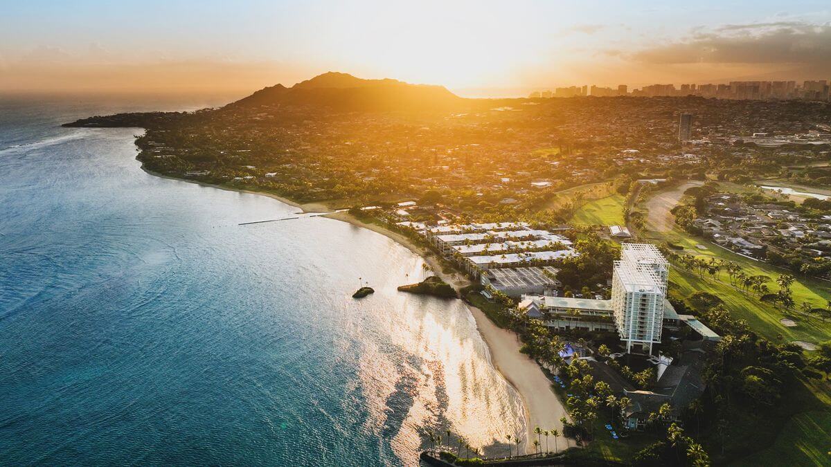 Award-Winning Hawaii Bliss near Waikiki Beach with Daily Breakfast & Two Children Stay Free