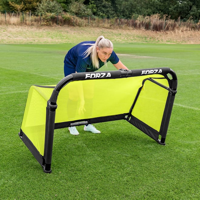 Gracie Pearse setting up with the FORZA POD Goals.