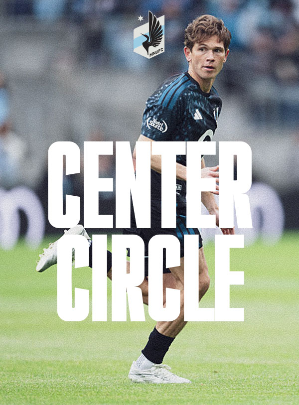Wil Trapp looking for passing options at midfield