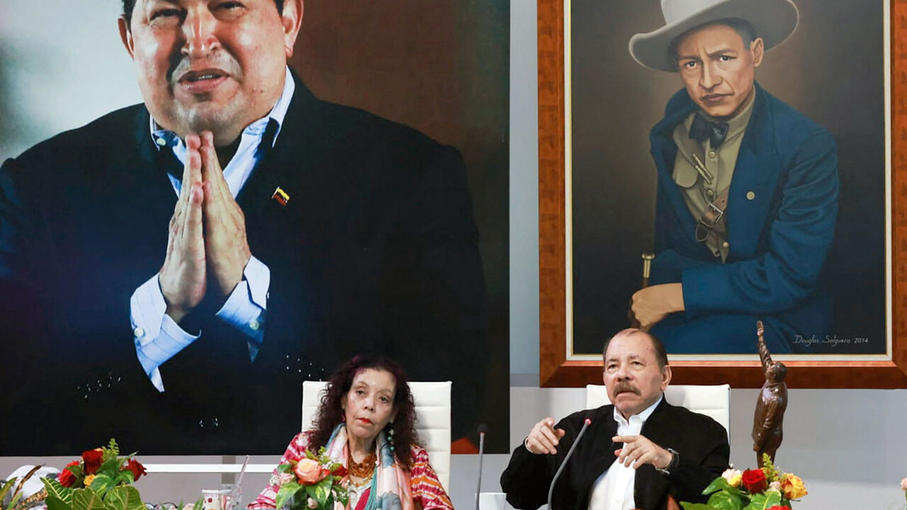 Nicaraguan President Daniel Ortega (R) speaking next to his wife and Vice President Rosario Murillo