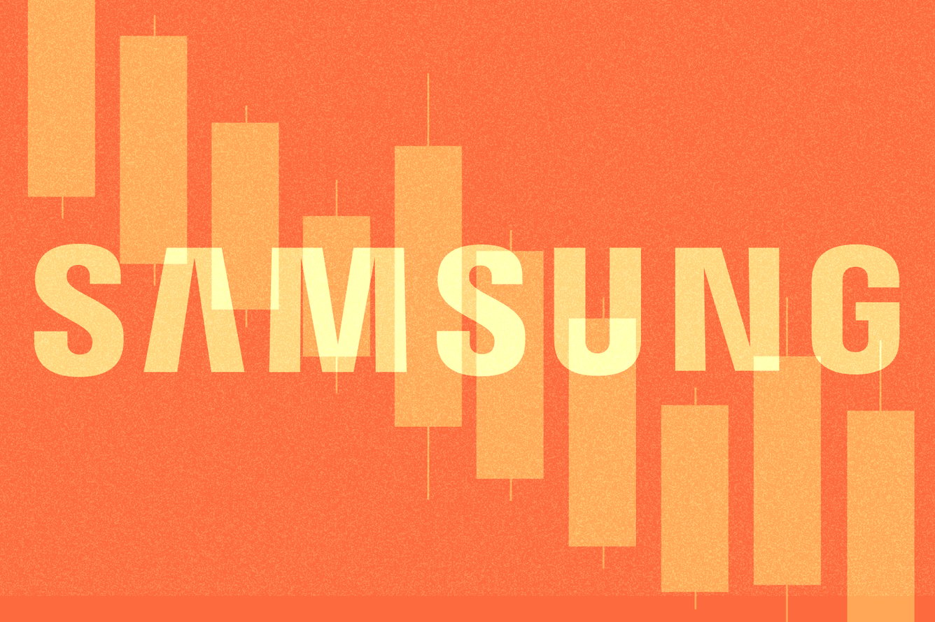 Samsung logo in front of falling stock chart