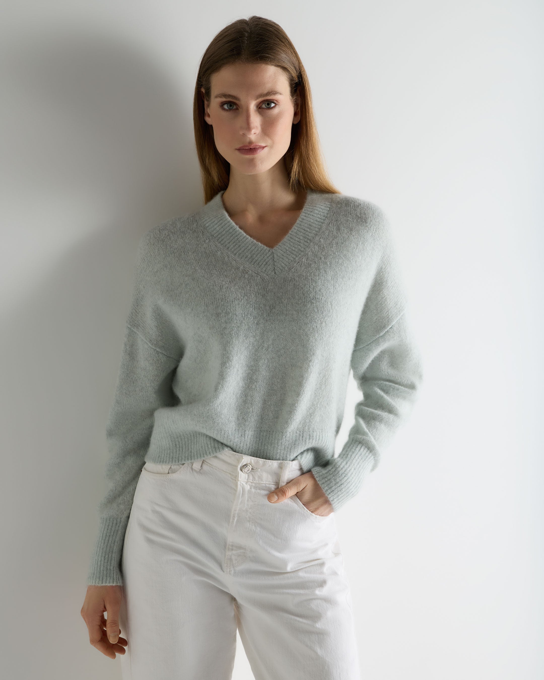 Image of Women's Plush V Neck Cashmere Sweater Mint Green
