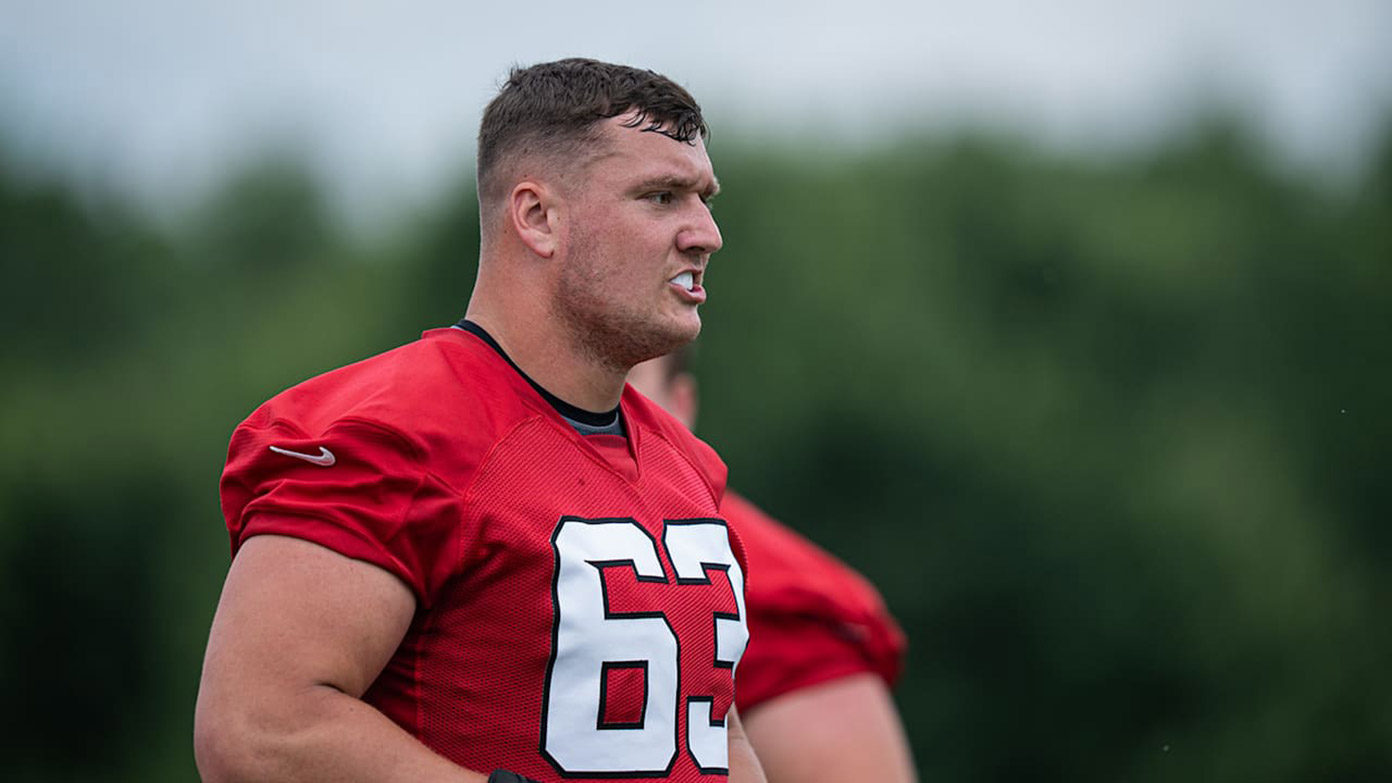 Chris Lindstrom at practice