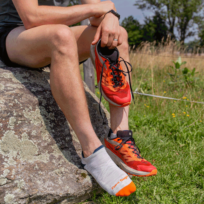 New Run colors - runners wearing No Show socks in light grey and deep purple