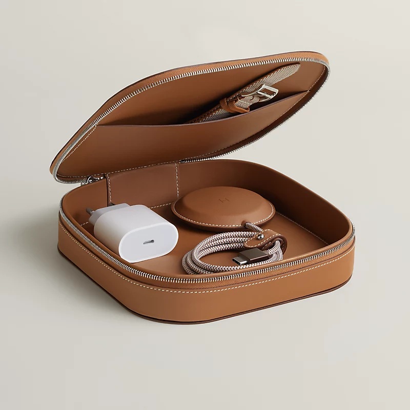 Image of Paddock Solo charger and Grand Paddock case